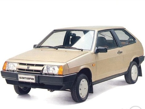 Prvé prototypy VAZ 2108 mali motorovú kapotu a...