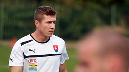 Kozák má o vrásku viac a hráča menej. Proti Angličanom nenastúpi Kucka