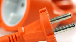 Na burzách rastú ceny elektriny, môžu stúpnuť aj domácnostiam