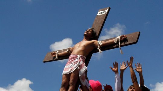 Krvavý rituál ukrižovania sa na Filipínach koná...