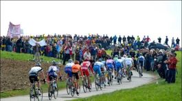 Okolo Flámska sa začalo roztržkou. Pozrite sa, čo stvárali dvaja vylúčení jazdci