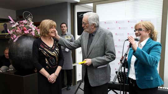 Knihu Kým som šťastný pokrstil Milan Lasica...