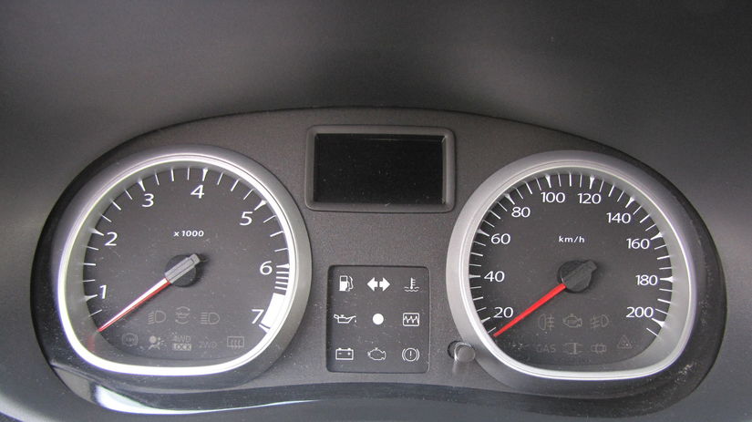 Otáčkomer červené pole nemá, motor 1.6 16V však...