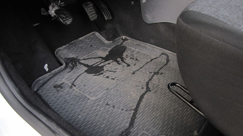 Za gumové koberce si Dacia pýta 39 eur, v tomto...