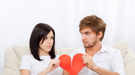 Tu sú znamenia, že váš ex je stále do vás zamilovaný