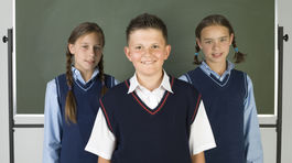 Anketa: Diktuje vám škola, čo si majú vaše deti obliecť?