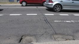 Výtlky po zime dávajú zarobiť autoservisom