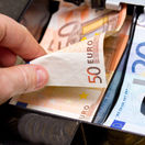 peniaze, euro, výplata, dane, odvody, obchod