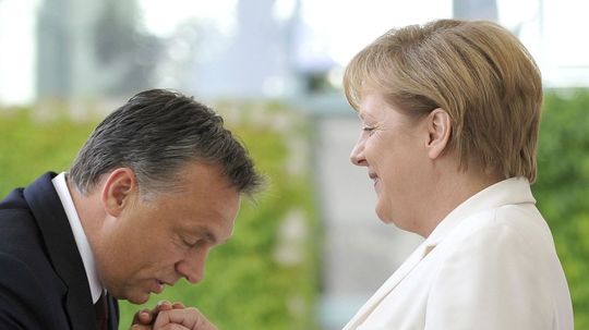 Merkelová pozvala Orbána - schôdzka bude preňho uznaním, tvrdí denník Népszava