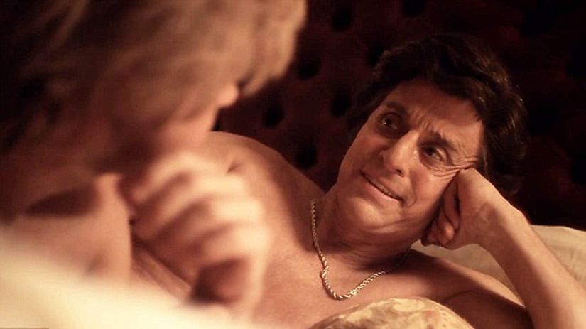 Herec Michael Douglas ako pianista Liberace vo...