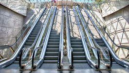 Kedy vzniklo elektrické kreslo, práčka, fén či eskalátor?