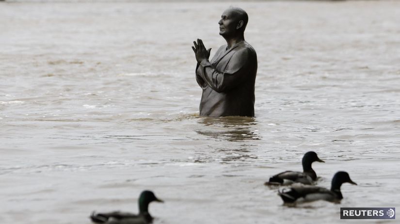 Vltava sa vyliala z koryta a zaplavila pražské...
