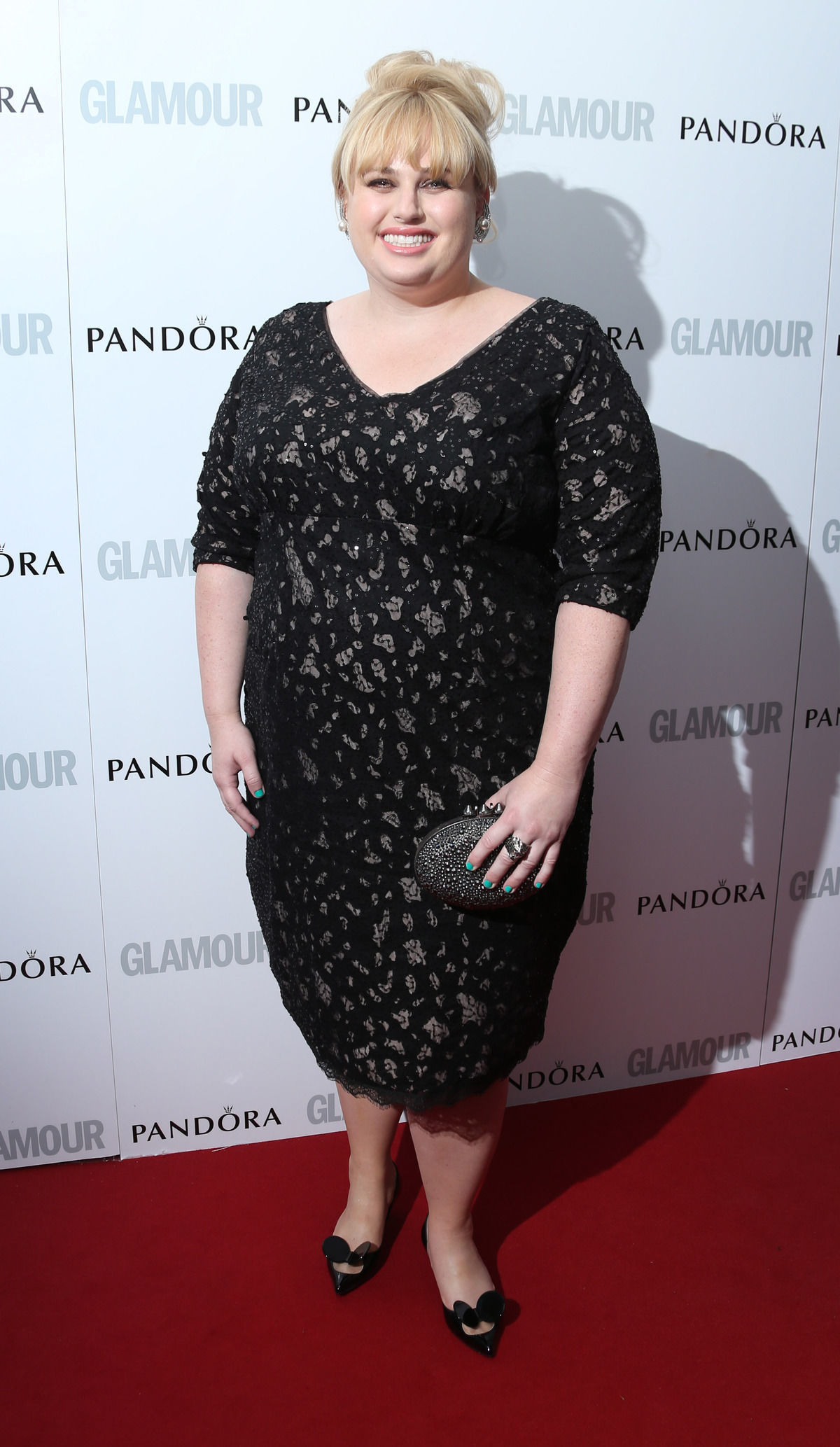Herečka Rebel Wilson v šatách od Marina Rinaldi.