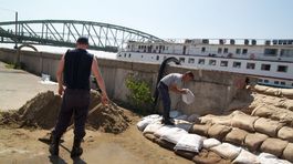 Komárnom sa prehnala búrka, voda zaplavila ulice a domy