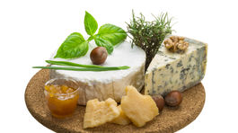 Nie povedz, ale jedz syyyr... A viete, ako vznikajú v syre diery?