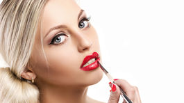 Letné líčenie: Stačí púder, jemné mihalnice a líčka 