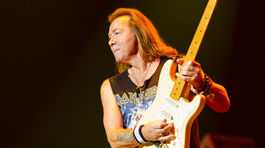 Gitarista Iron Maiden Dave Murray je v kapele...