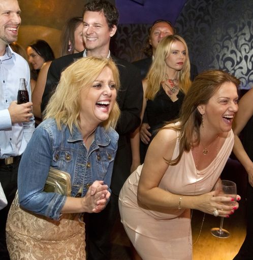 Spisovateľka Evita Urbaníková (vľavo) a jej...