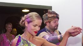 Moderátor Michal Hudák s tanečnicou Ivanou Surovcovou. 