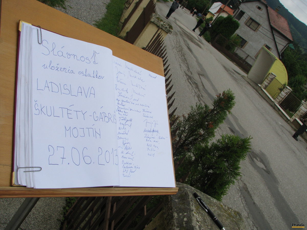 Zúčastnení sa mohli zapísať do spomienkovej knihy.