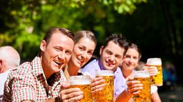 Jeden kilometer, 82 reštaurácií, 331 stolov: Obyvatelia majú barov plné zuby, radnica ich vysmiala