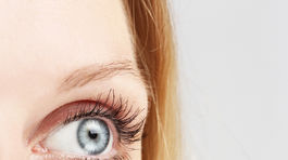 Unavené oči si zaslúžia masáž 