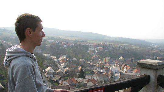 Pred pádom z dolnej bašty modrokamenského hradu...