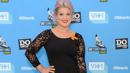 Údajne 40 kíl dolu! Kelly Osbourne vyzerá ako nový človek, len fialové vlasy zostali