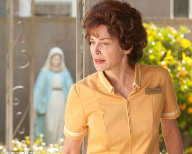 Herečka Sharon Stone ako Dorothy Lovelace vo...