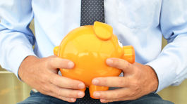 Hotovosť z druhého piliera si bude môcť vybrať viac ľudí