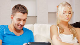 Ako nedovoliť žiarlivosti, aby pochovala váš vzťah  