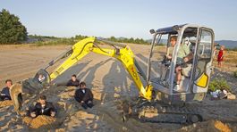 Fotograf Jakub Klimo zahrabával členov...
