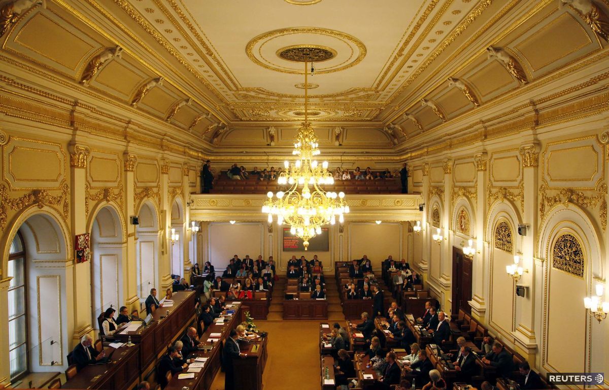 Česká Snemovňa počas rokovania o svojom...