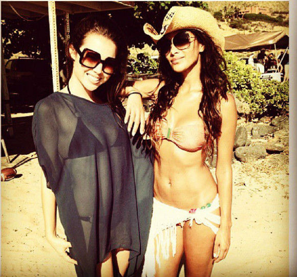 Speváčka Nicole Scherzinger (vpravo) s...