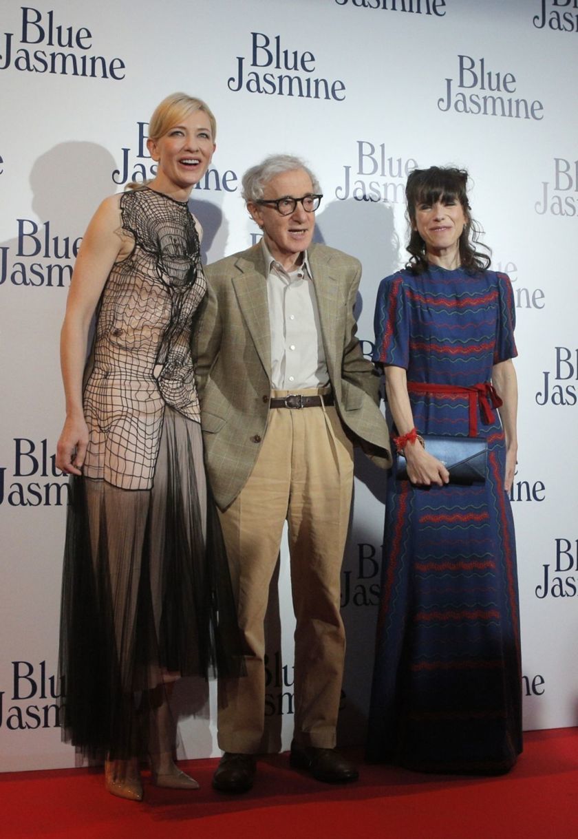 Herečka Cate Blanchett (vľavo) v šatách od...