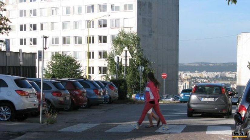 Prechádzanie cez Maurerovu ulicu v Košiciach...