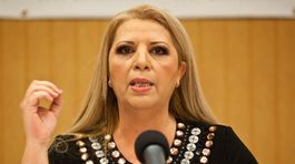 Mojsejová sa vydala za Versačeho. Ten môže stiahnuť obvinenie voči nej