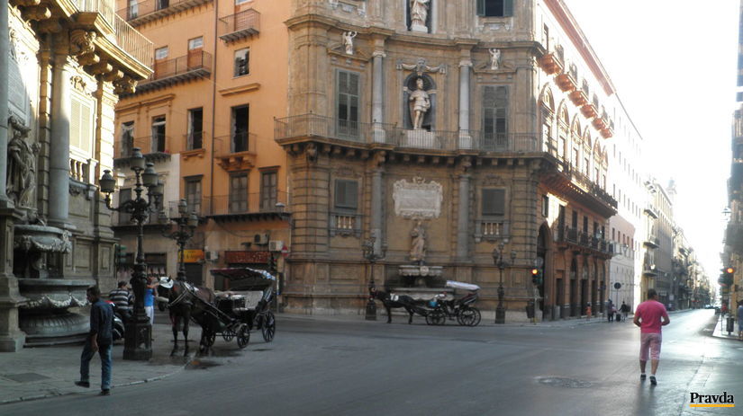 Quatro Canti je pomyselným stredom mesta