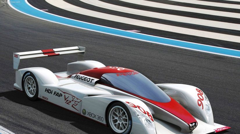 Závodný špeciál Peugeot 908 s 12-valcovým...