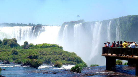 Vodopády na rieke Iguazu udivujú svojou...