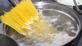 Nevylievať! Takto ešte použijete vodu, v ktorej ste varili cestoviny