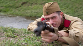 Pri Balatone sa ukrýva opustená sovietska základňa. Vedia o nej len dobrodruhovia