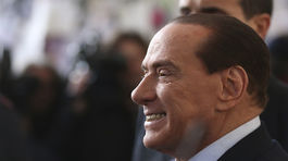 Berlusconiho odsúdili na tri roky väzenia za podplácanie
