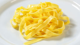 3 kuchynské triky! A už nikdy nebudete žmýkať citrón či cediť cestoviny po starom