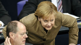 Volebný sok Merkelovej Peer Steinbrück končí v najvyššej politike