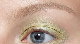 Krok 2 - úprava a prispôsobenie obočia. 