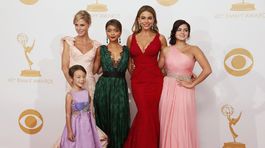 Julie Bowen, Sarah Hyland, Sofia Vergara, Ariel Winter a dolu Aubrey Anderson-Emmons
