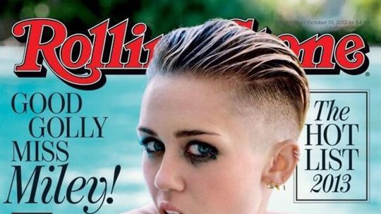 Speváčka Miley Cyrus na titulnej strane...