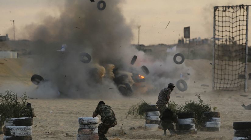Palestínskí militanti podpálili aj kanistre s...