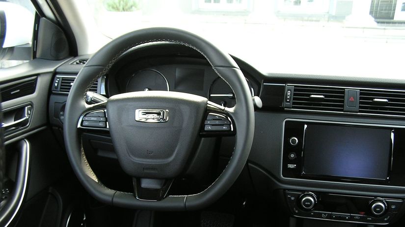 Pýchou interiéru je multimediálne rozhrania MMH...